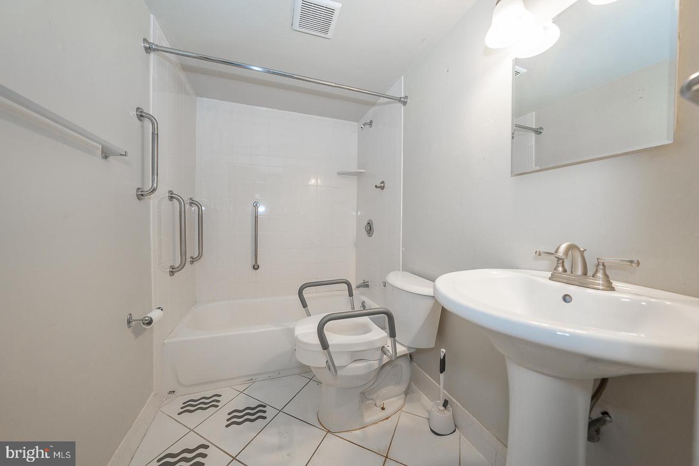 1901 John F Kennedy Blvd #2305 Property Photo 8