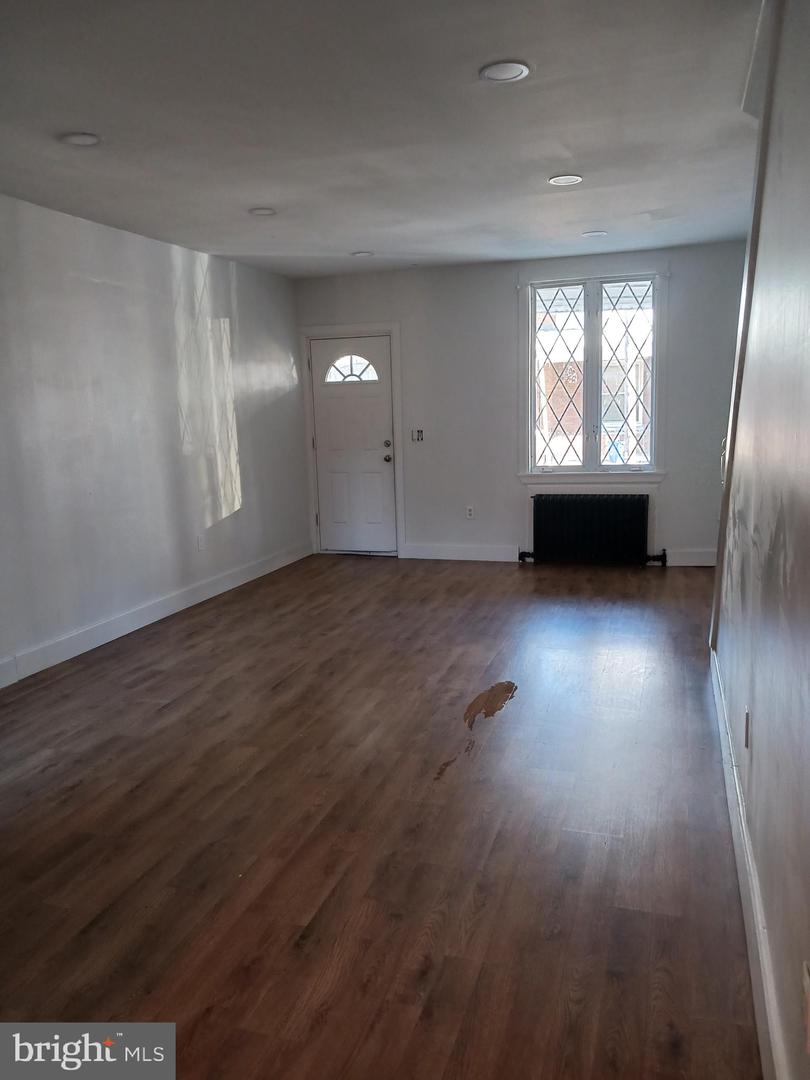 4160 N Franklin St Property Photo 2