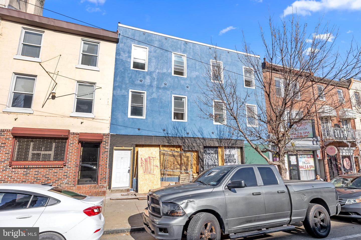 437-39 W Girard Ave Property Photo 1