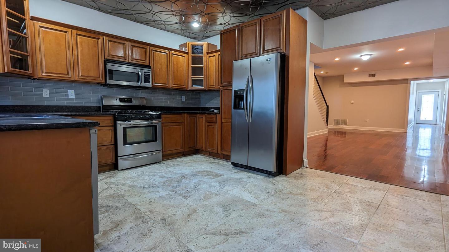 156 RICHMOND ST Property Photo 1