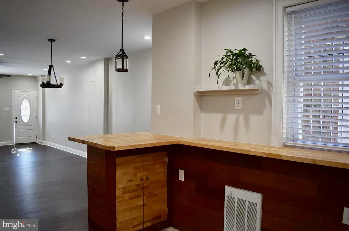 5837 Belmar Ter Property Photo 11