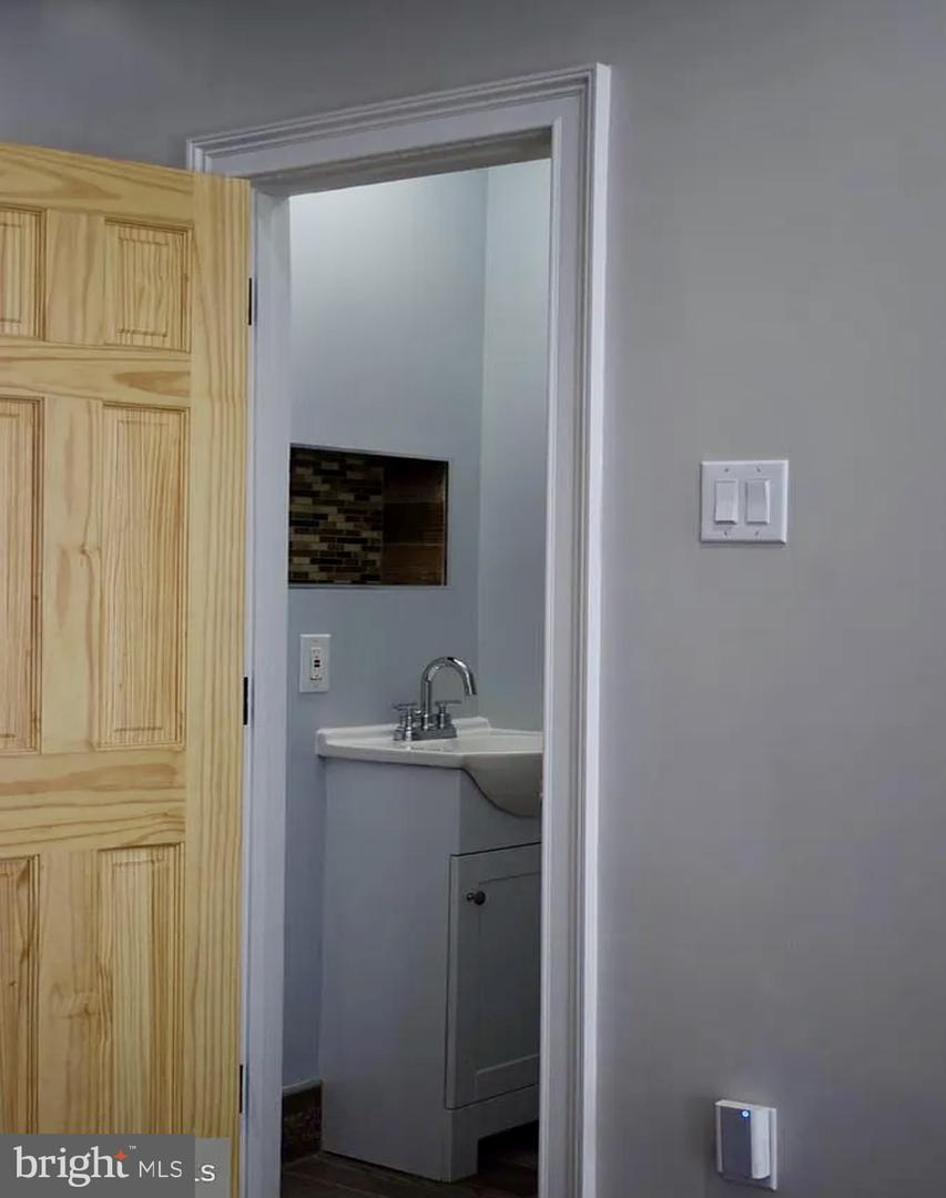 5837 Belmar Ter Property Photo 12