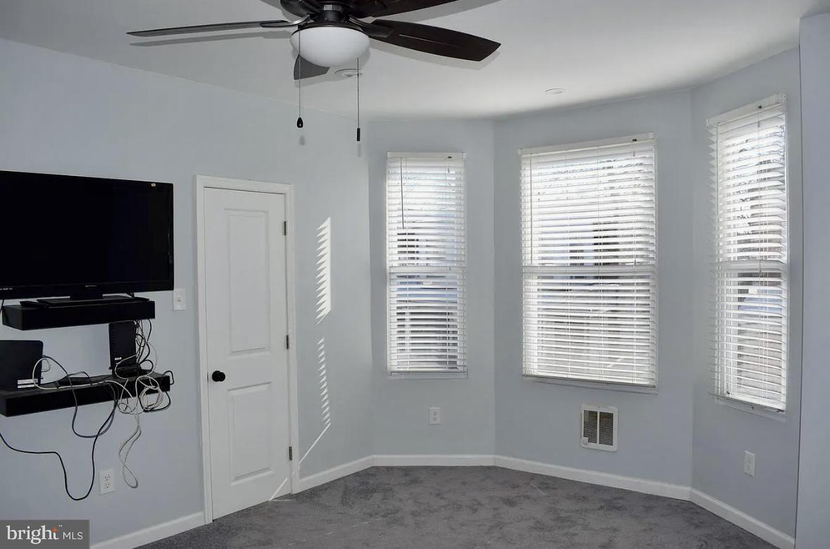 5837 Belmar Ter Property Photo 13