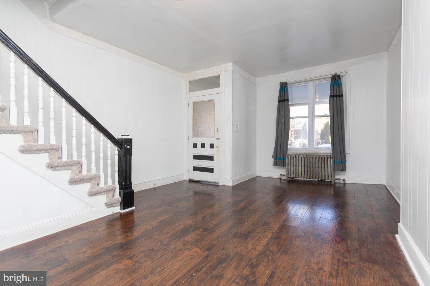 1922 Dennie St Property Photo 3