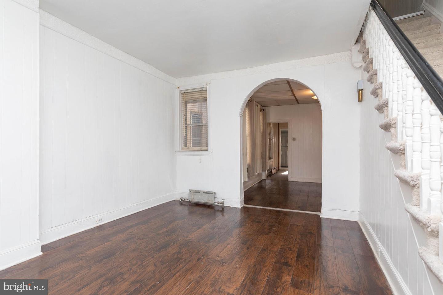 1922 Dennie St Property Photo 4
