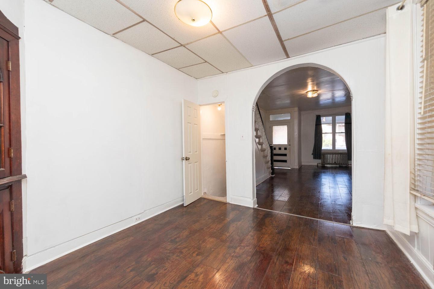 1922 Dennie St Property Photo 5