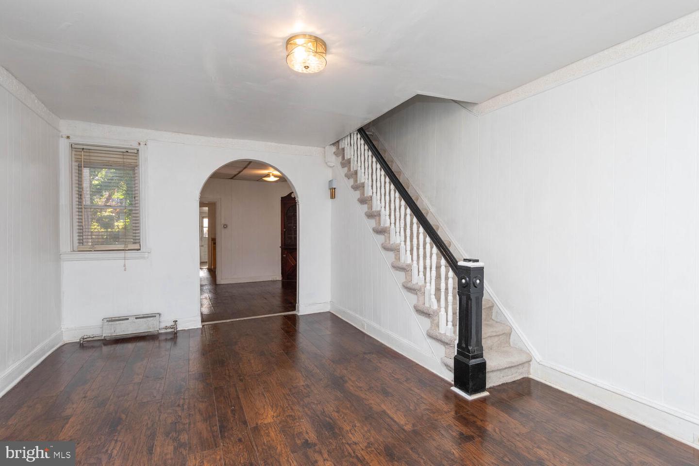 1922 Dennie St Property Photo 6