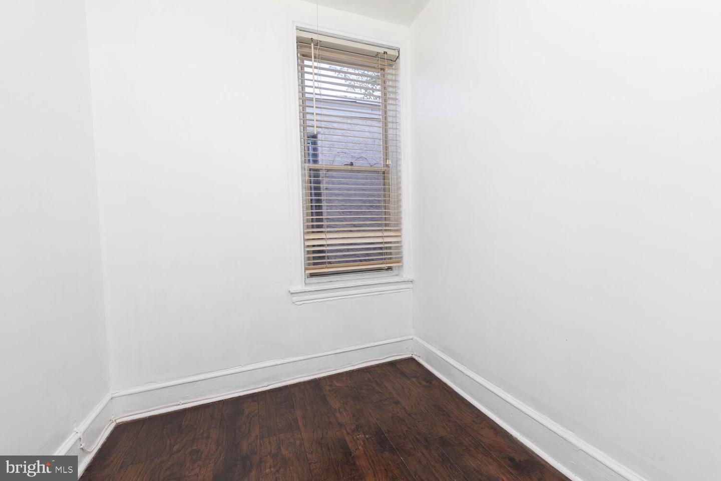 1922 Dennie St Property Photo 17