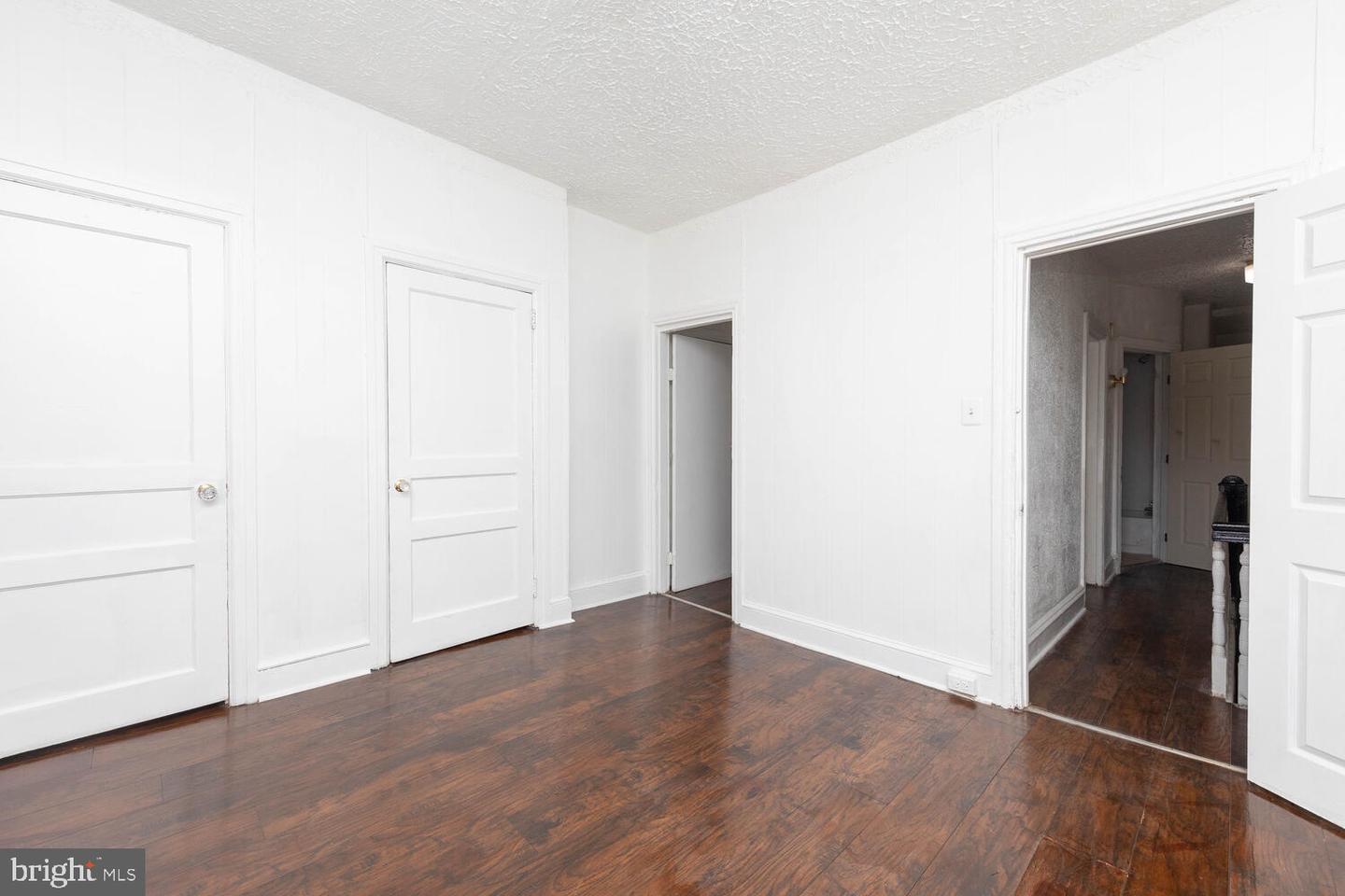 1922 Dennie St Property Photo 23