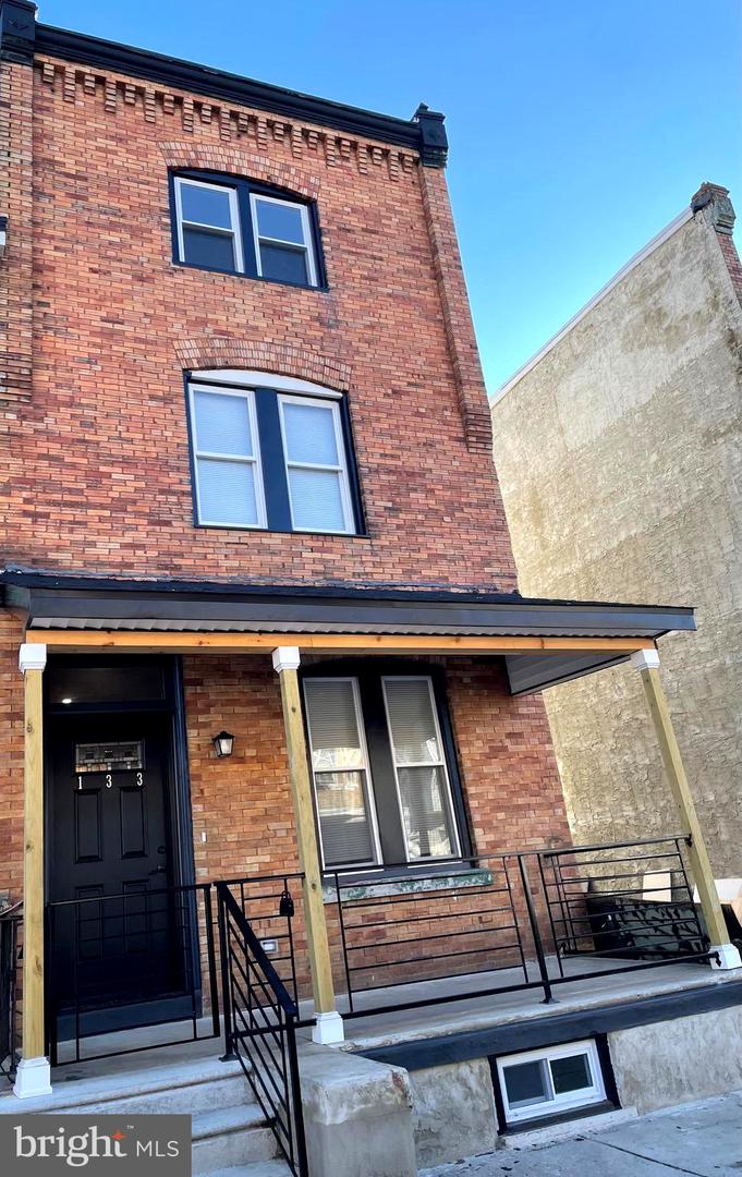 133 N Farson St Property Photo