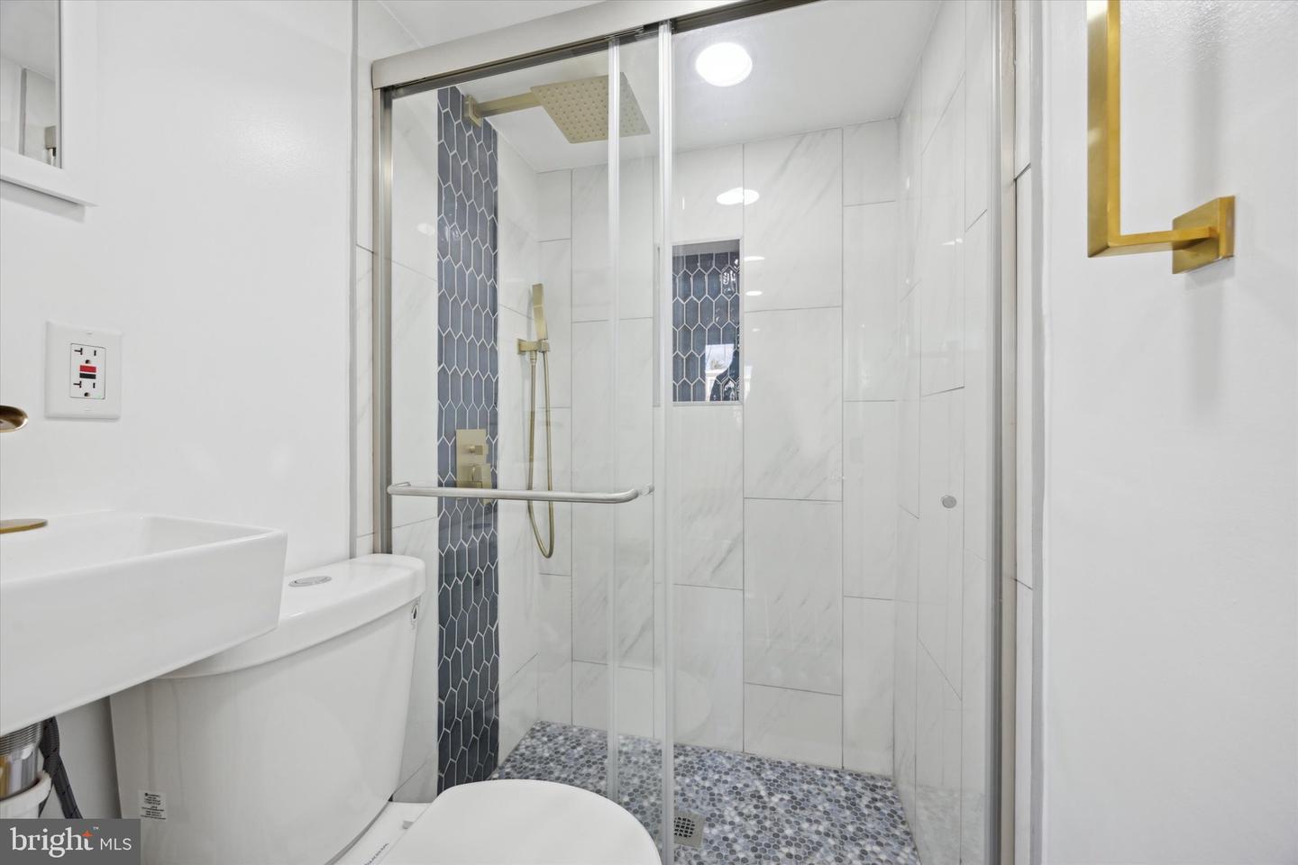 55 E Sharpnack St Property Photo 10