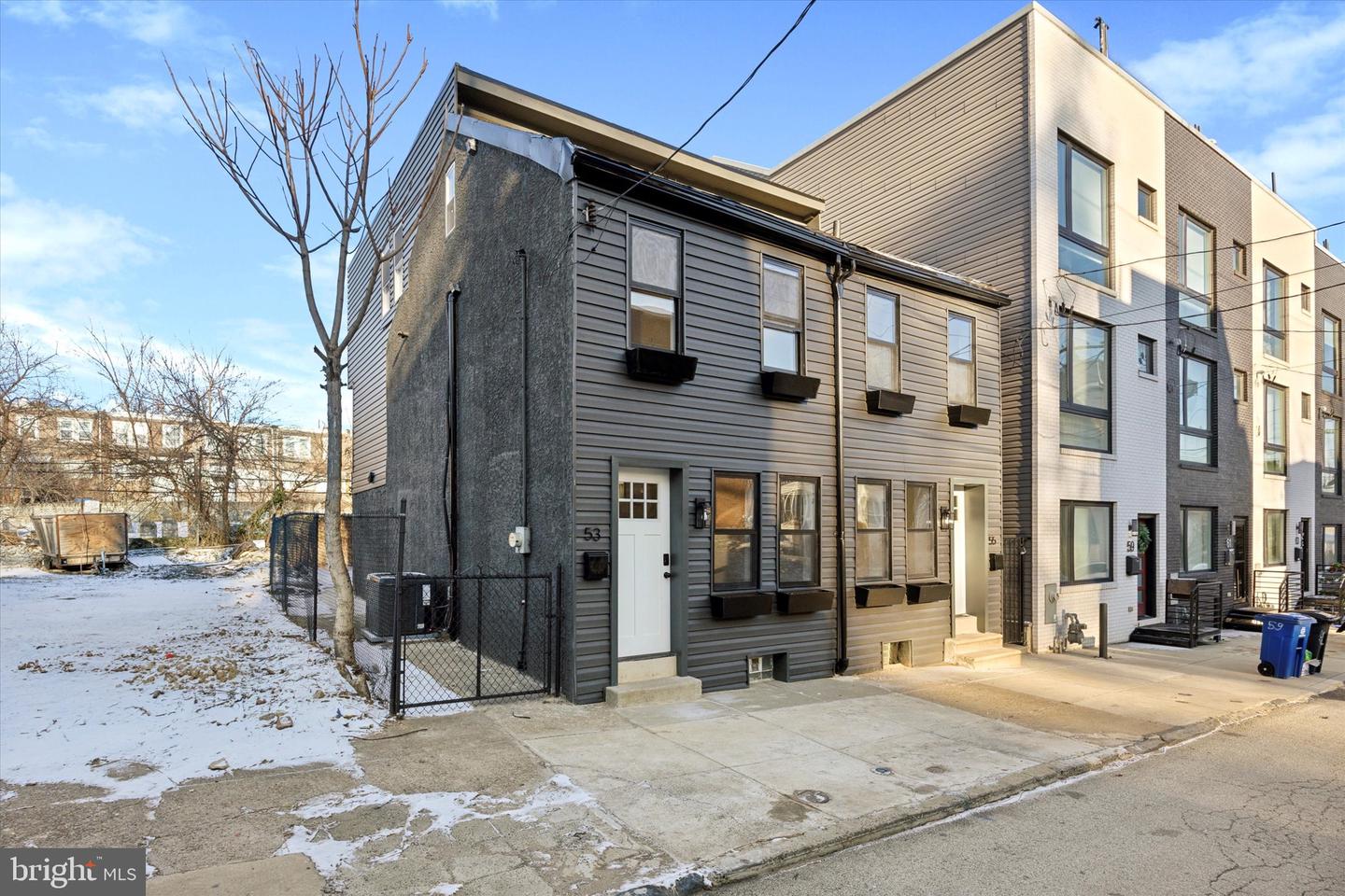 53 E Sharpnack St Property Photo 1