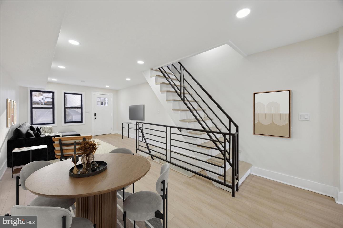 53 E Sharpnack St Property Photo 2