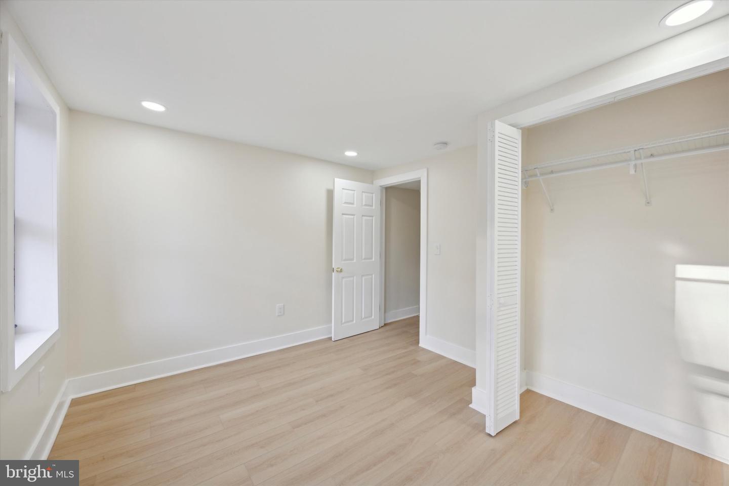 53 E Sharpnack St Property Photo 8
