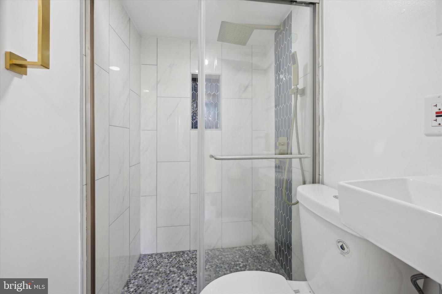 53 E Sharpnack St Property Photo 10