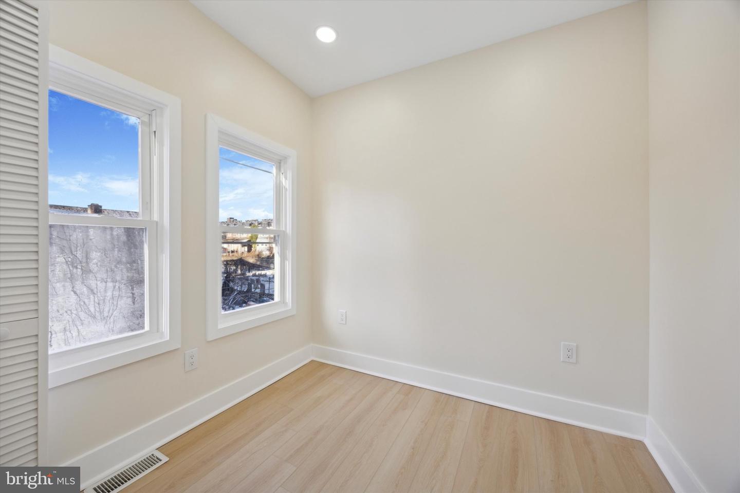 53 E Sharpnack St Property Photo 13