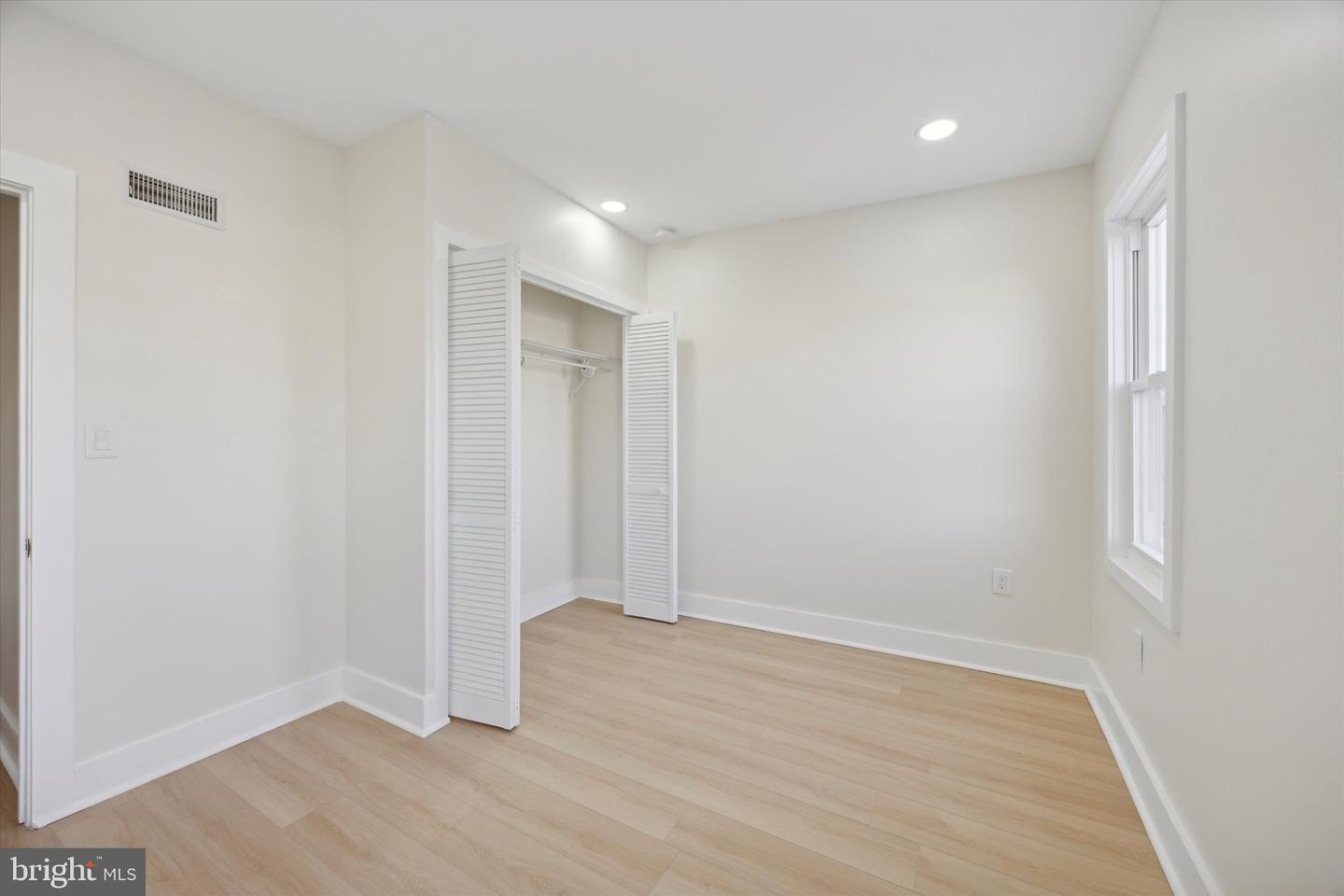 53 E Sharpnack St Property Photo 14