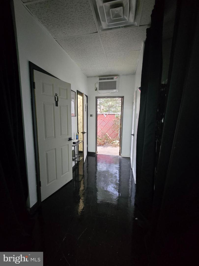 6175 Ridge Ave Property Photo 8