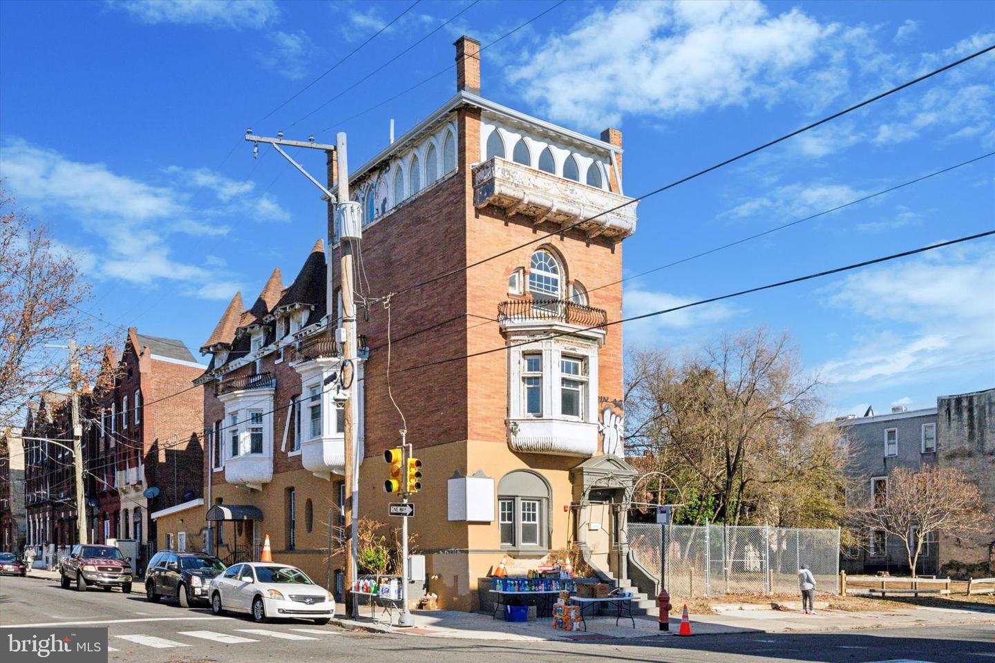 1939 W Diamond St Property Photo