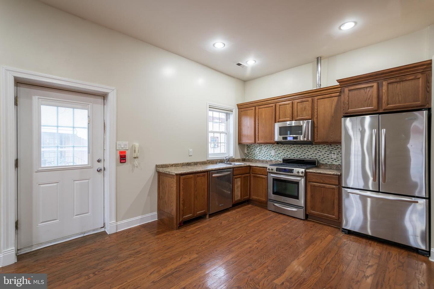2312 S 12th St #unit 2 Property Photo 3