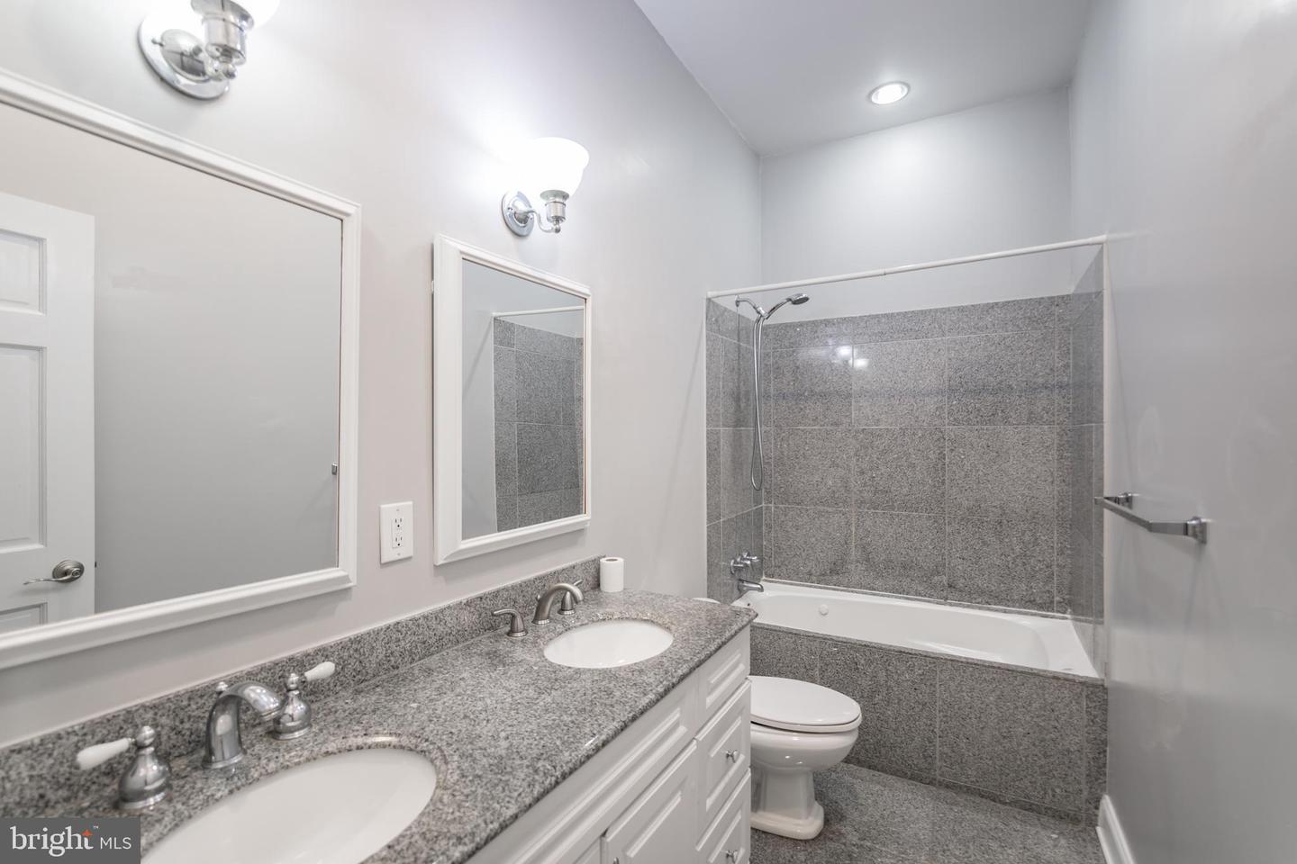 2312 S 12th St #unit 2 Property Photo 6