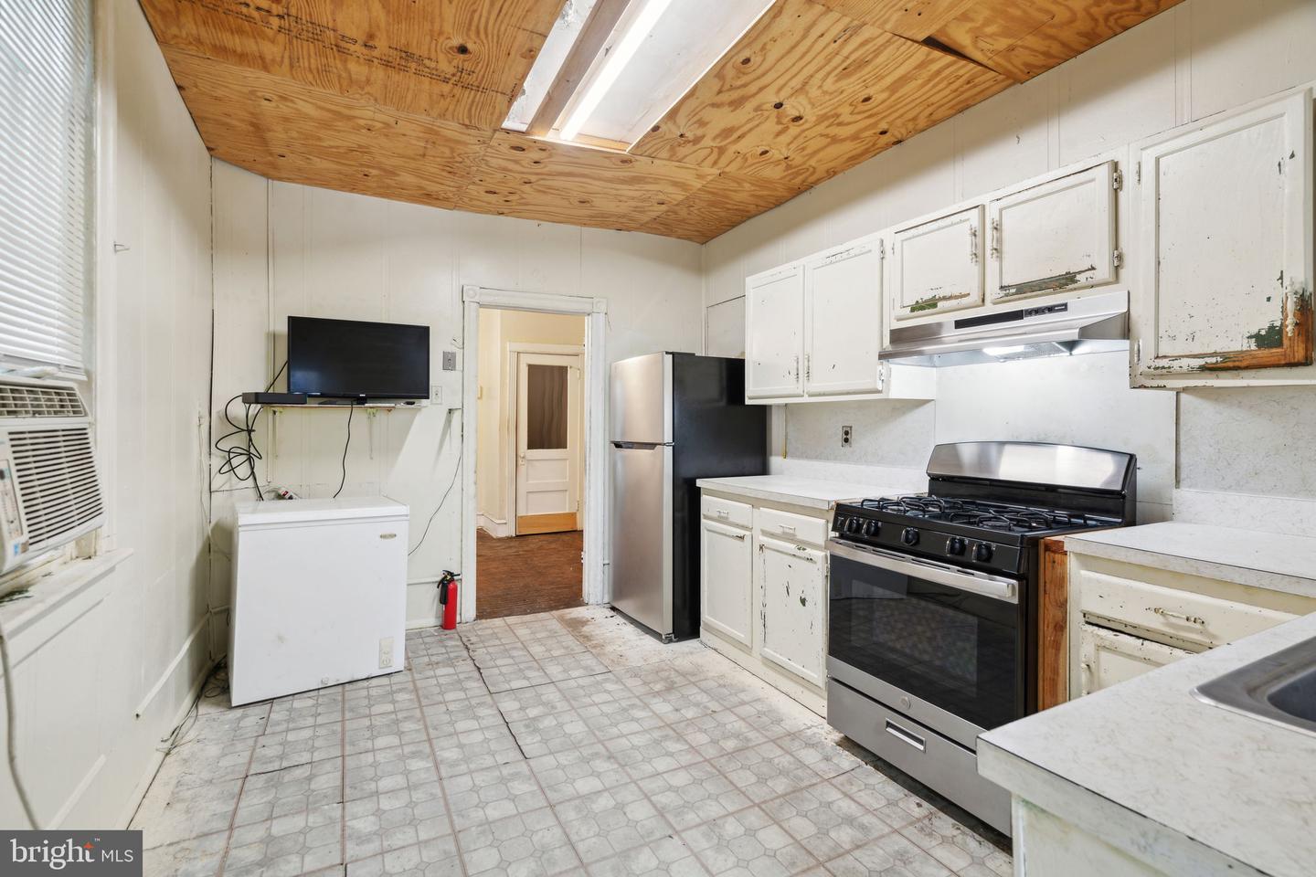 5033 N Smedley St Property Photo 15
