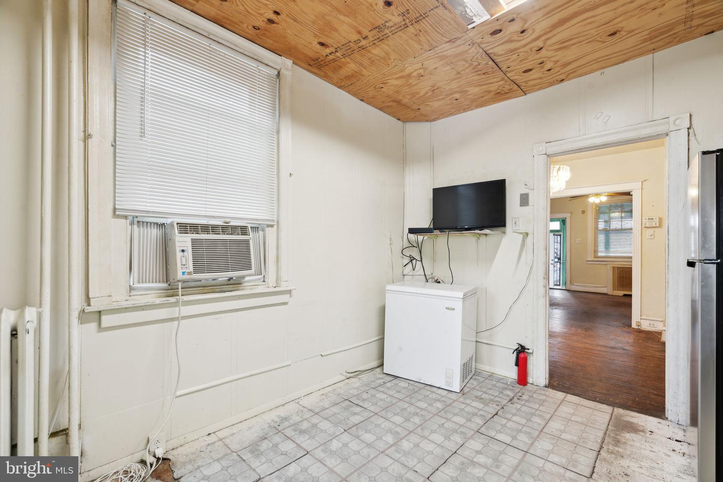 5033 N Smedley St Property Photo 17