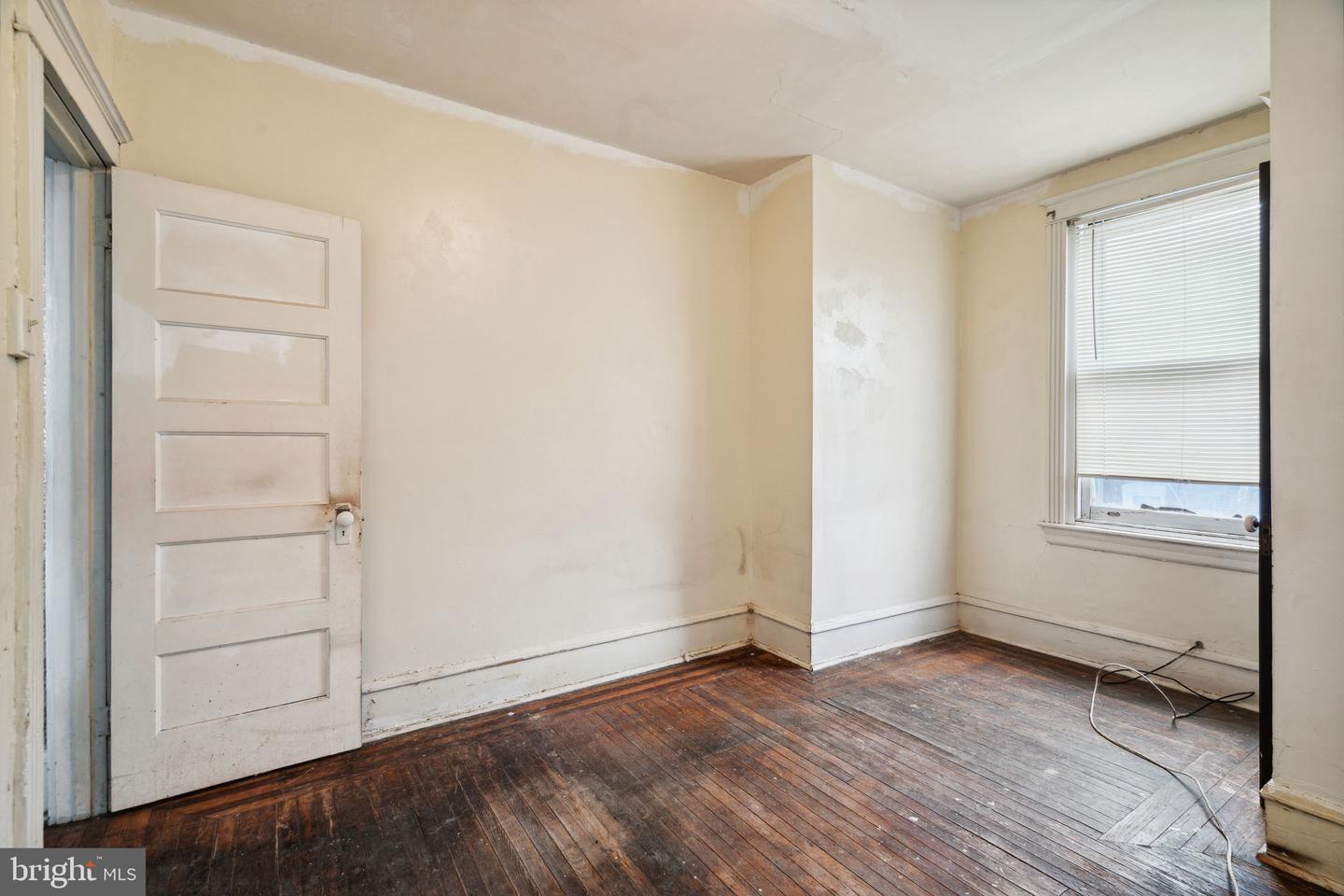 5033 N Smedley St Property Photo 21