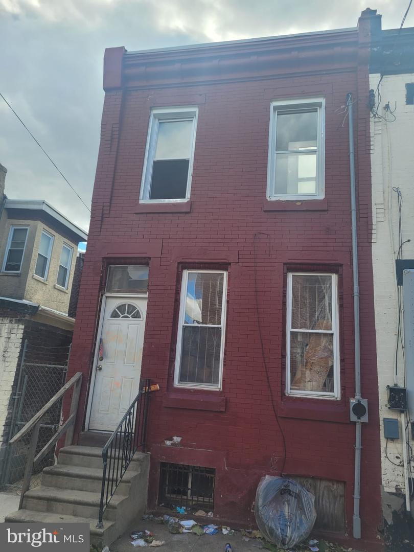 1212 W Sergeant St Property Photo 1
