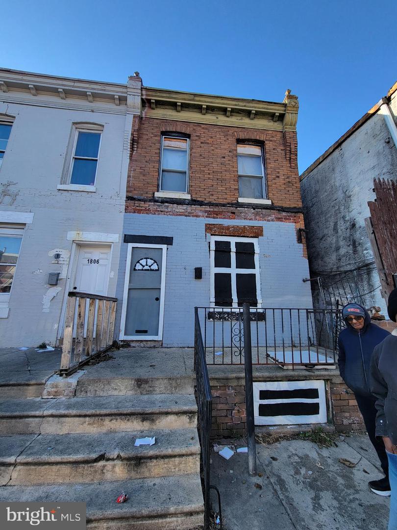 1804 E Thayer St Property Photo 1