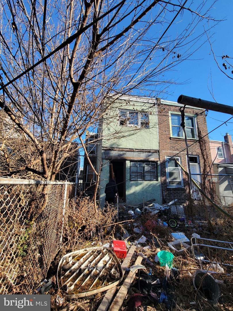 1804 E Thayer St Property Photo 2