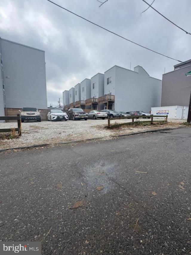 522 Edgley St Property Photo 4