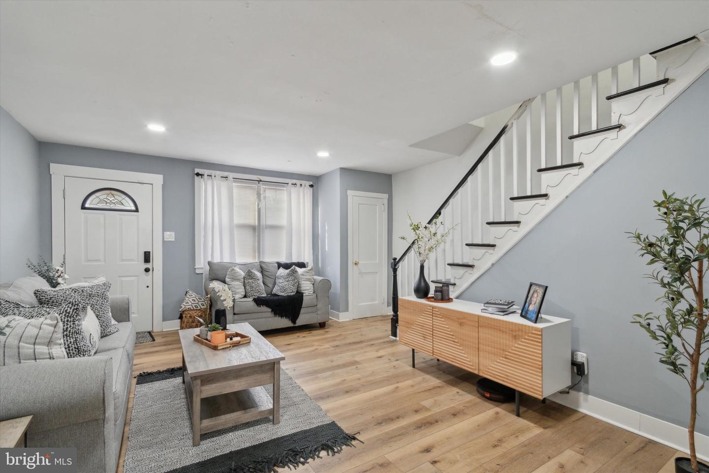 211 Stearly St Property Photo 4
