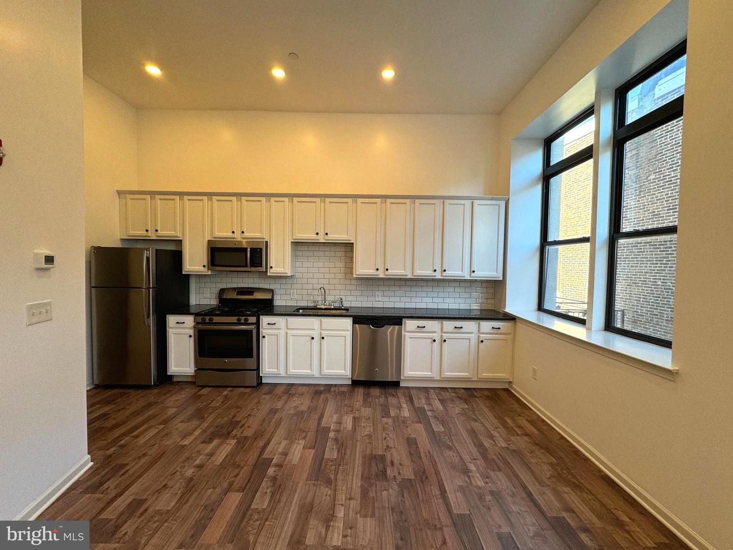 333 Earp St #101 Property Photo