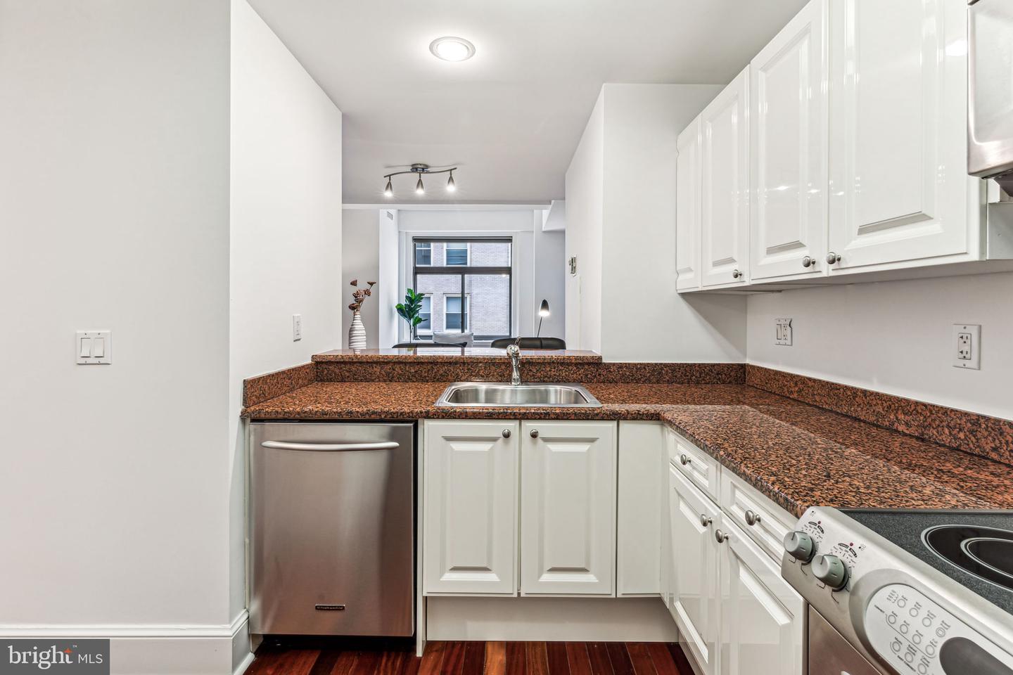 1500 Chestnut St #8e Property Photo 2