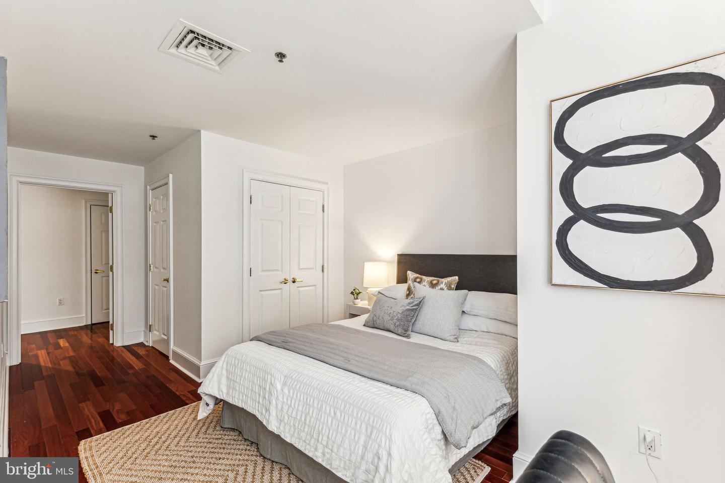 1500 Chestnut St #8e Property Photo 3