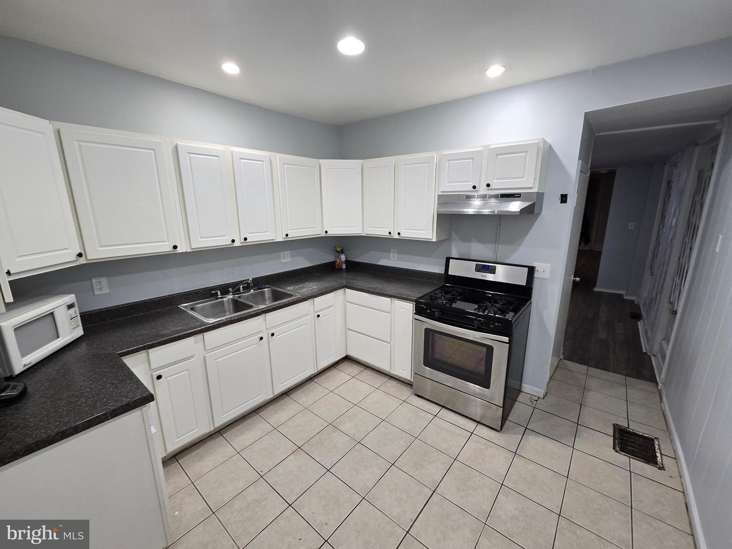 1716 N Willington St Property Photo 6