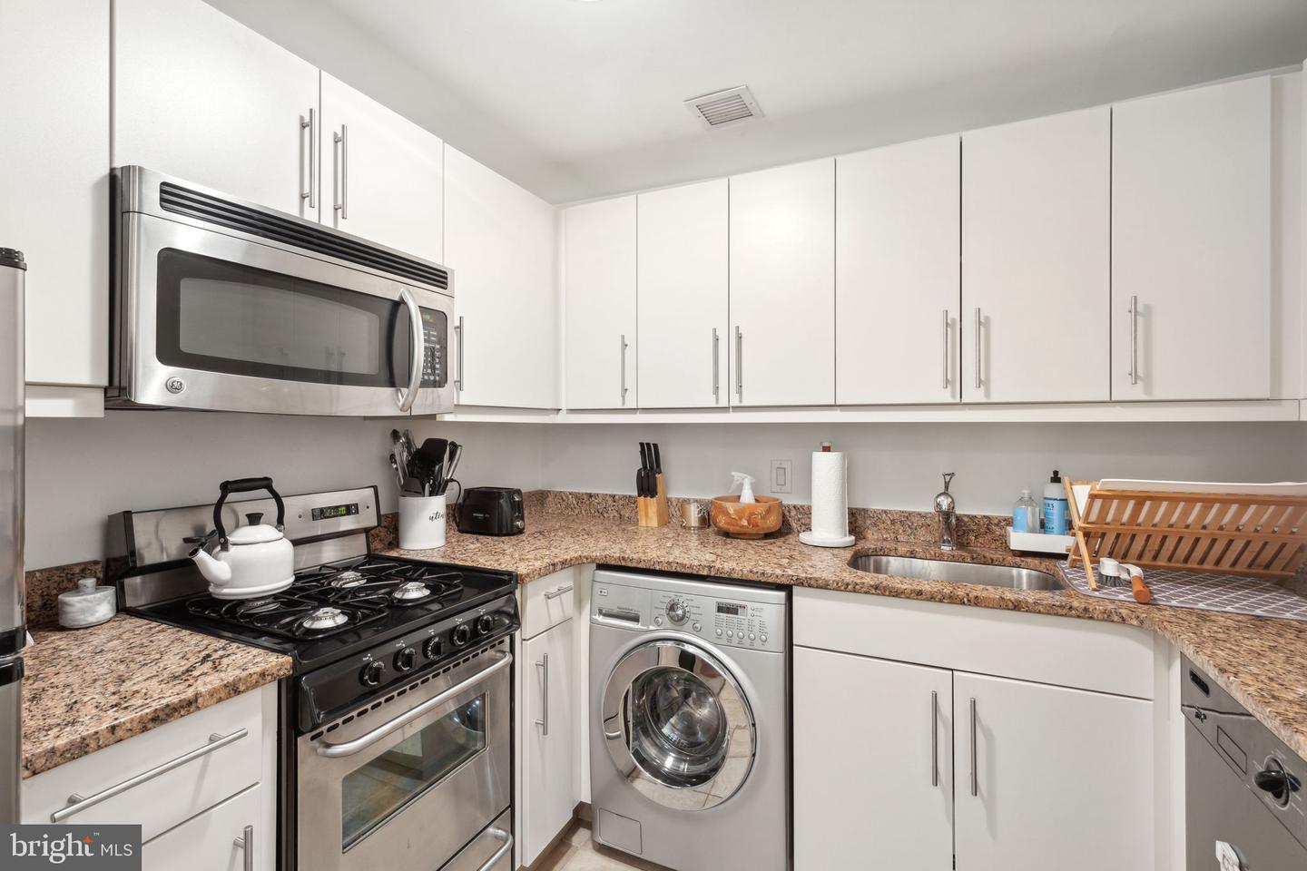 219-29 S 18th St #704 Property Photo 10