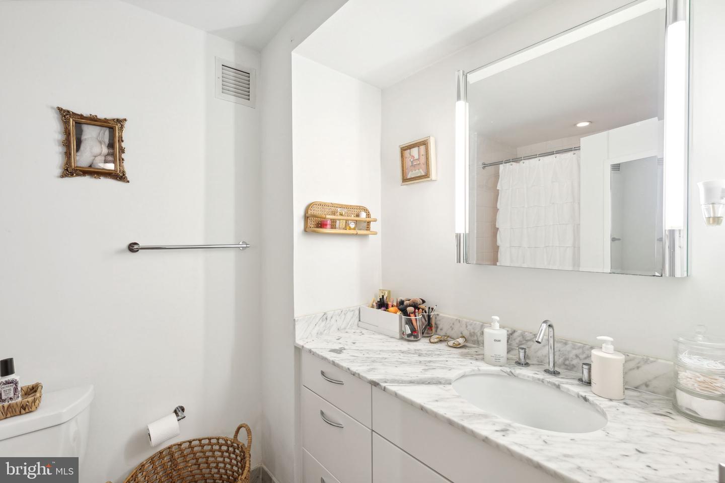 219-29 S 18th St #704 Property Photo 14