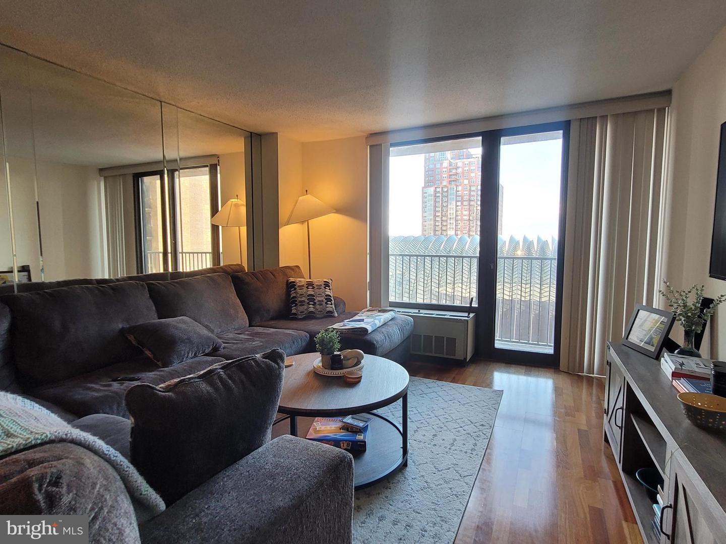 1420 Locust St #14p Property Photo 6