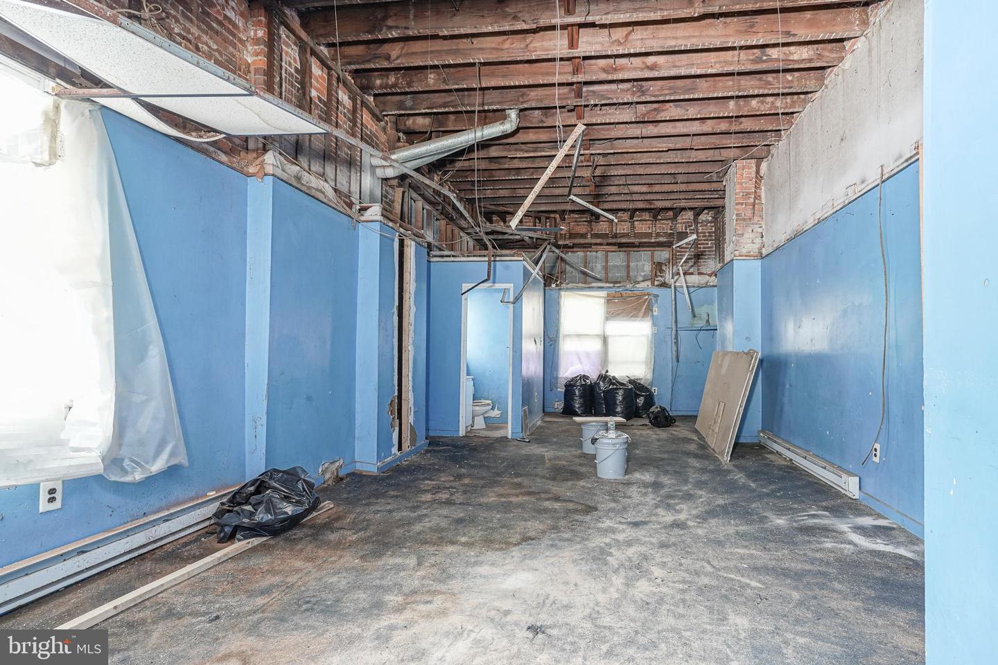 2327 W Lehigh Ave Property Photo 4
