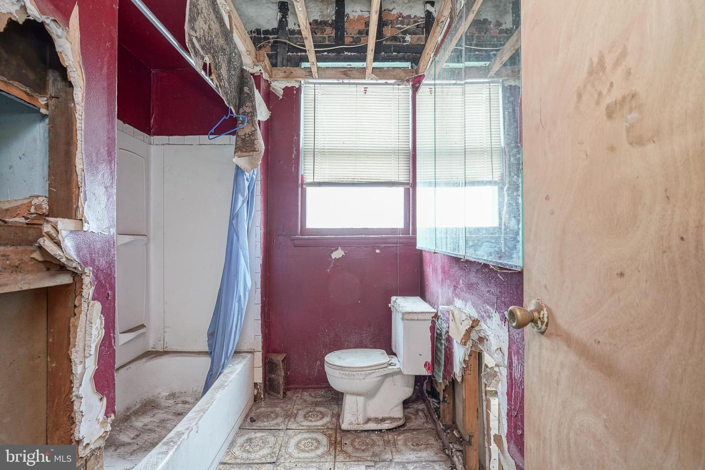 2327 W Lehigh Ave Property Photo 18