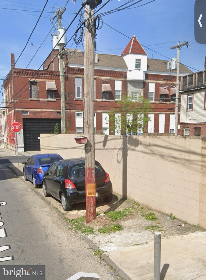2367 N LEITHGOW ST Property Photo 1