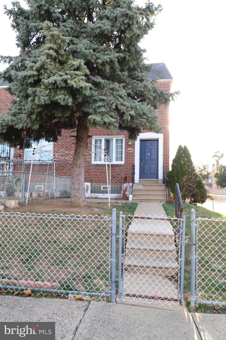 2100 Devereaux Ave Property Photo