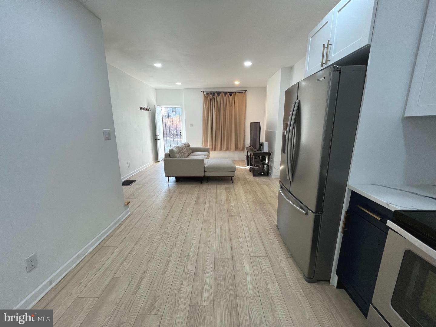 2137 N Dover St Property Photo 7
