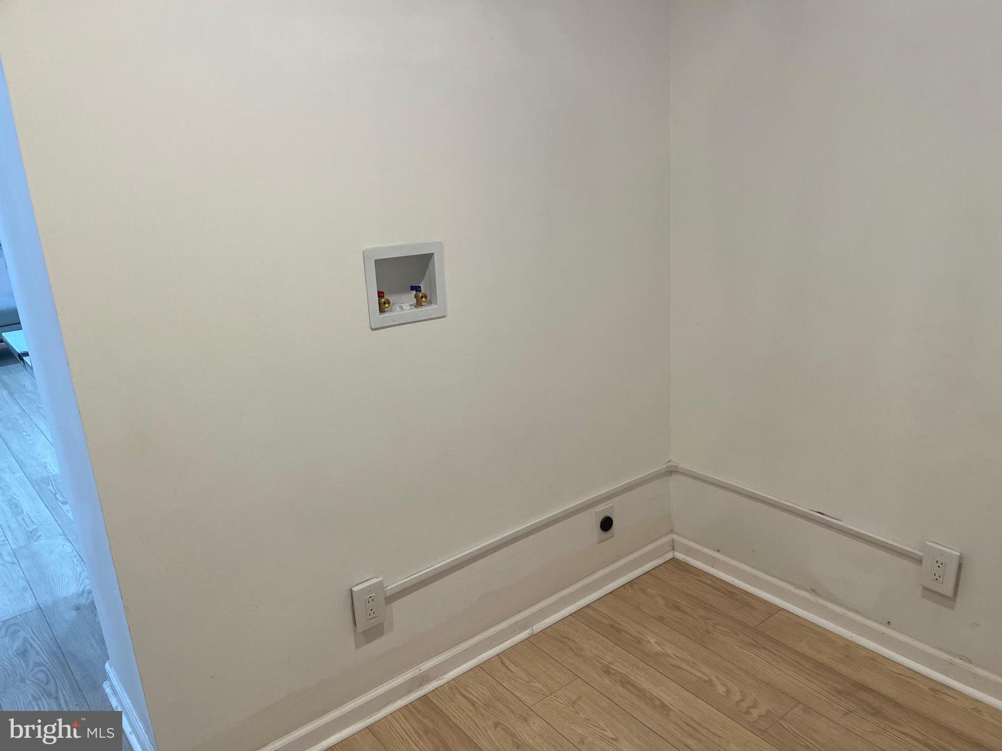 2137 N Dover St Property Photo 10
