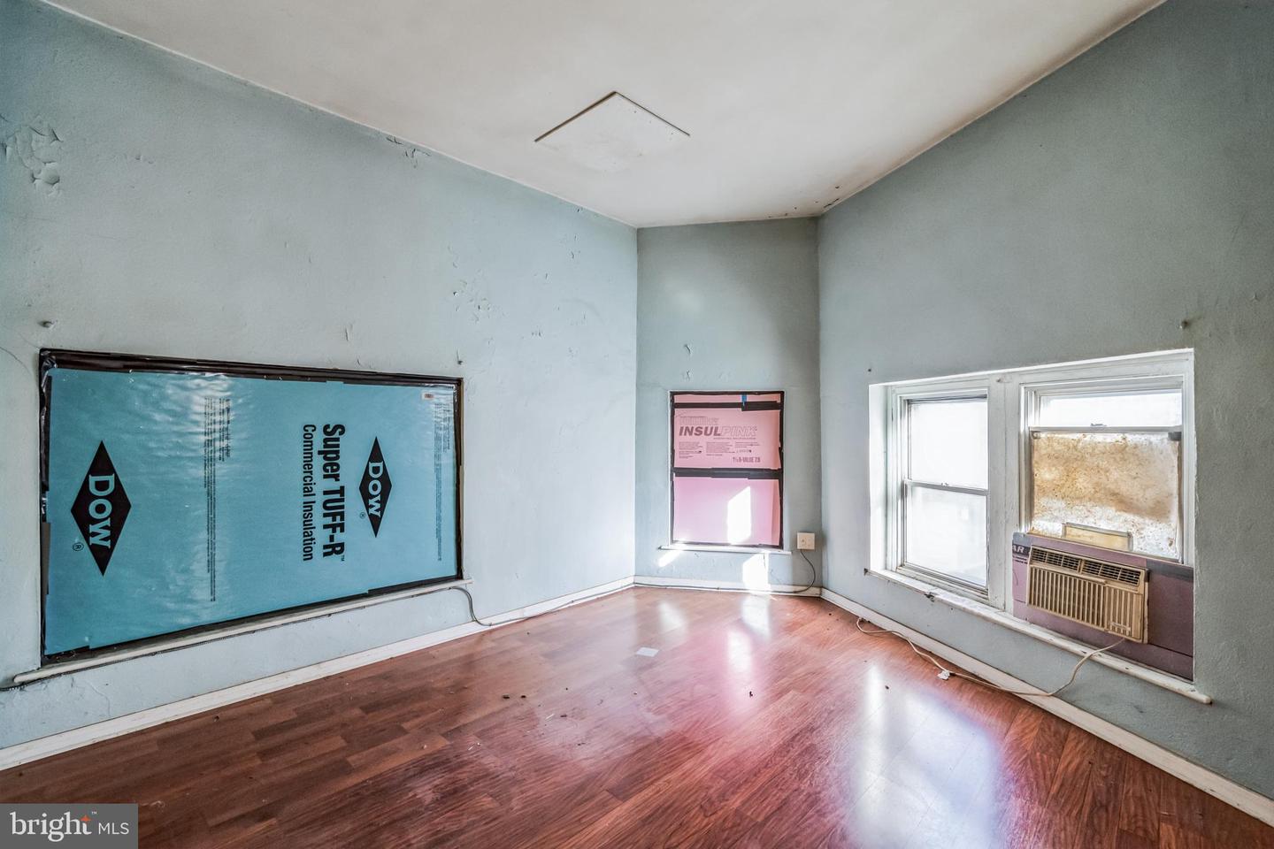 5235-43 Ridge Ave #rear Property Photo 8