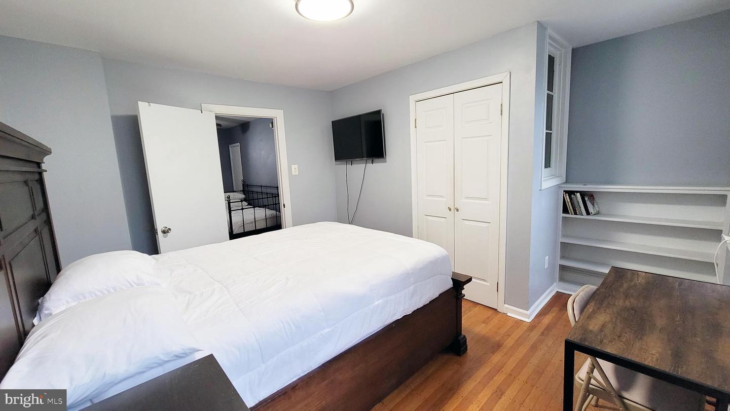 302 S Juniper St #2 Property Photo 4