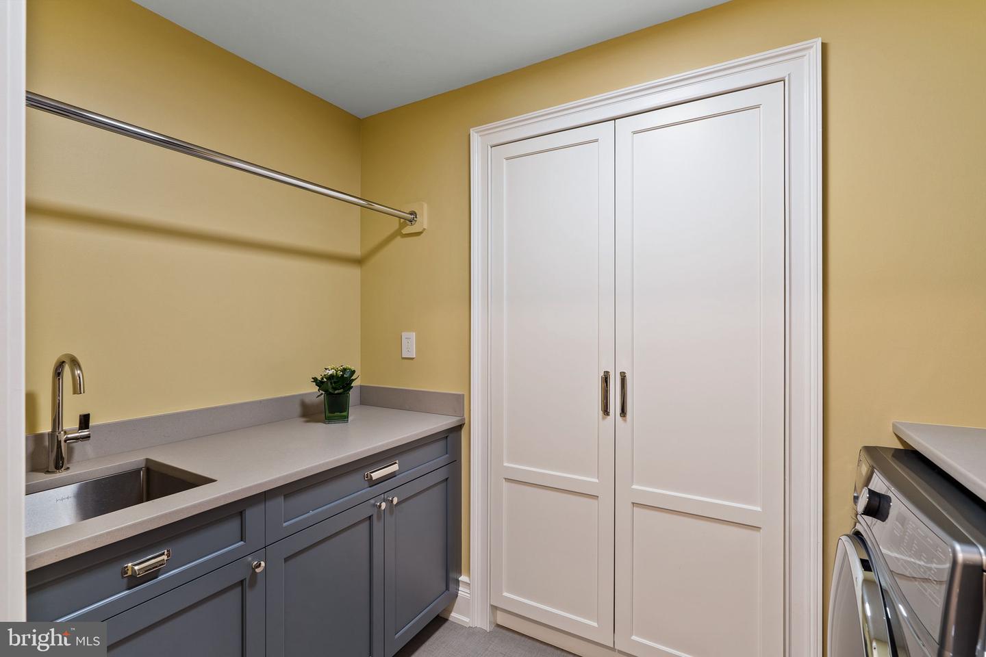 1808 Delancey Pl Property Photo 42