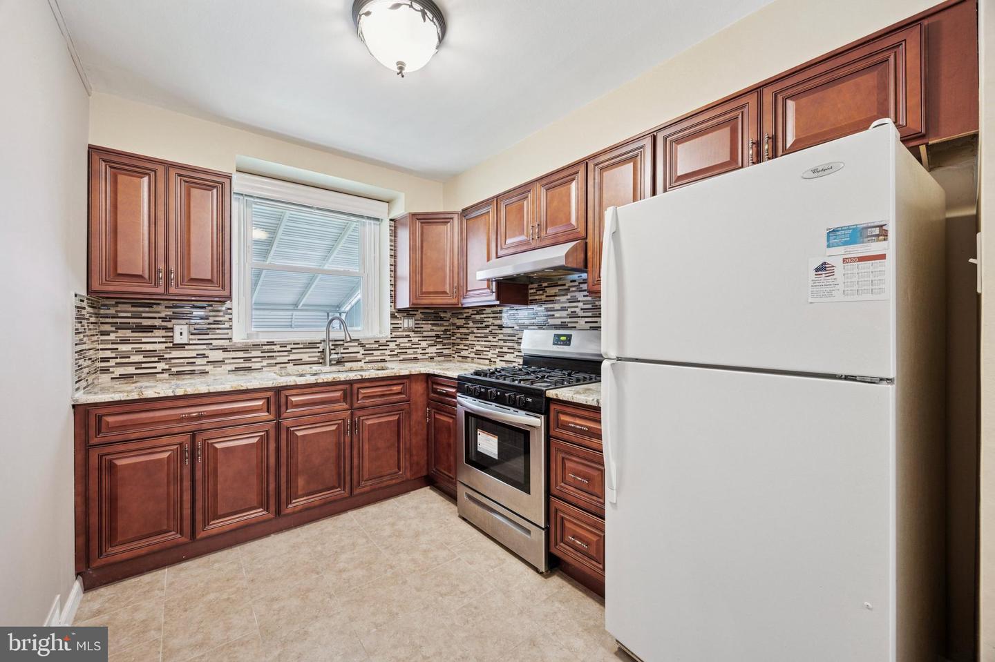 2230 Emerson St Property Photo 5